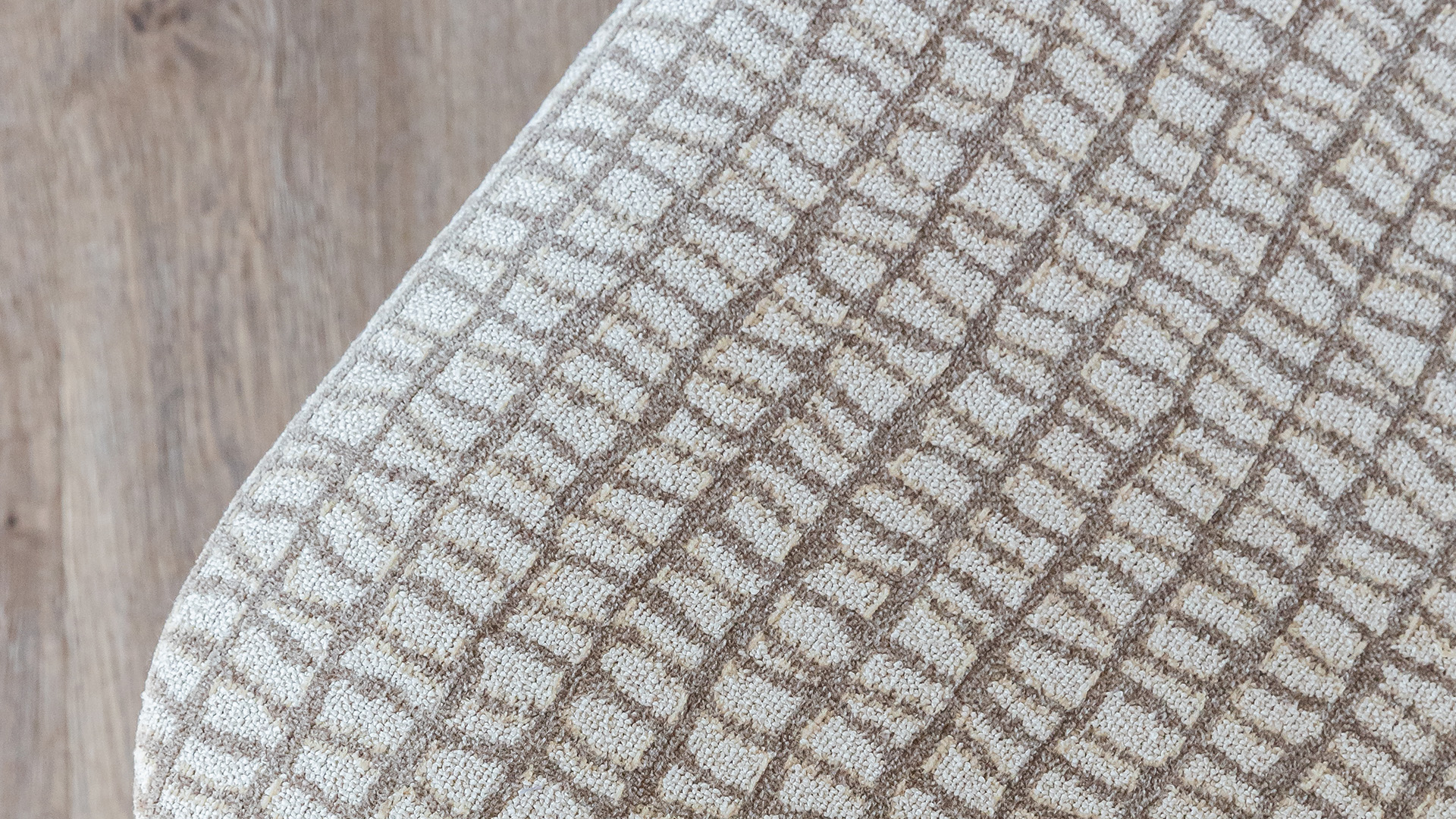 8392-02 Carmi - Takin